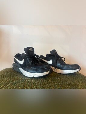Nike Men's Black Sneakers with White Swoosh